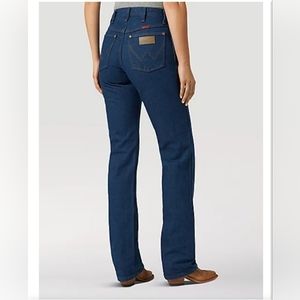 NWT Wrangler womens cowboy cut slim fit jeans